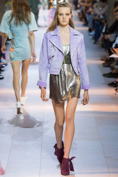 Look 10